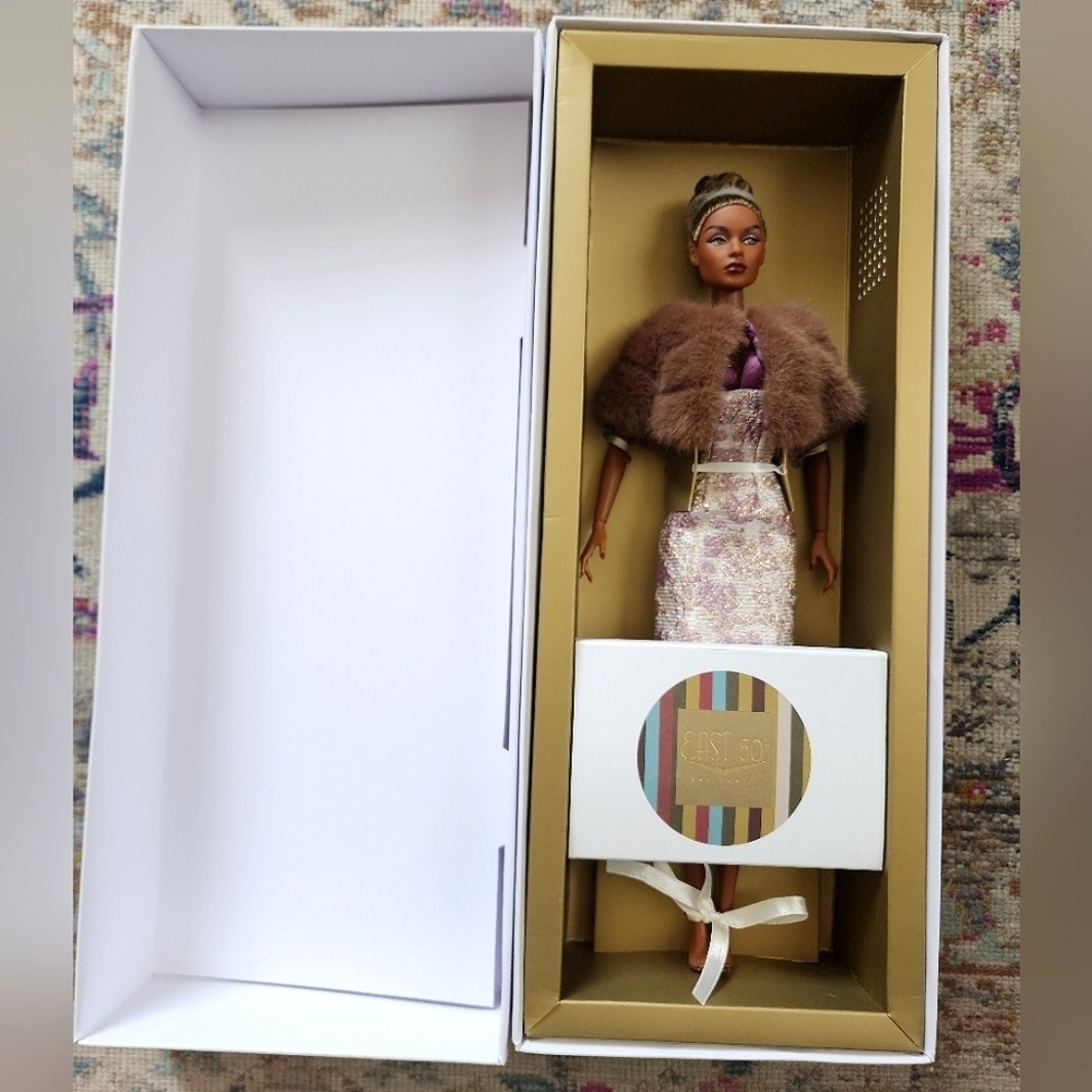 Enchanting in Amethyst Lady Aurelia Grey Dressed Doll Integrity Toys NFRB NIB NW